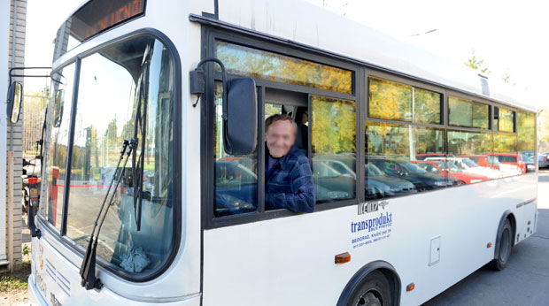 Јавни превоз: Униформе и  шоферима приватника